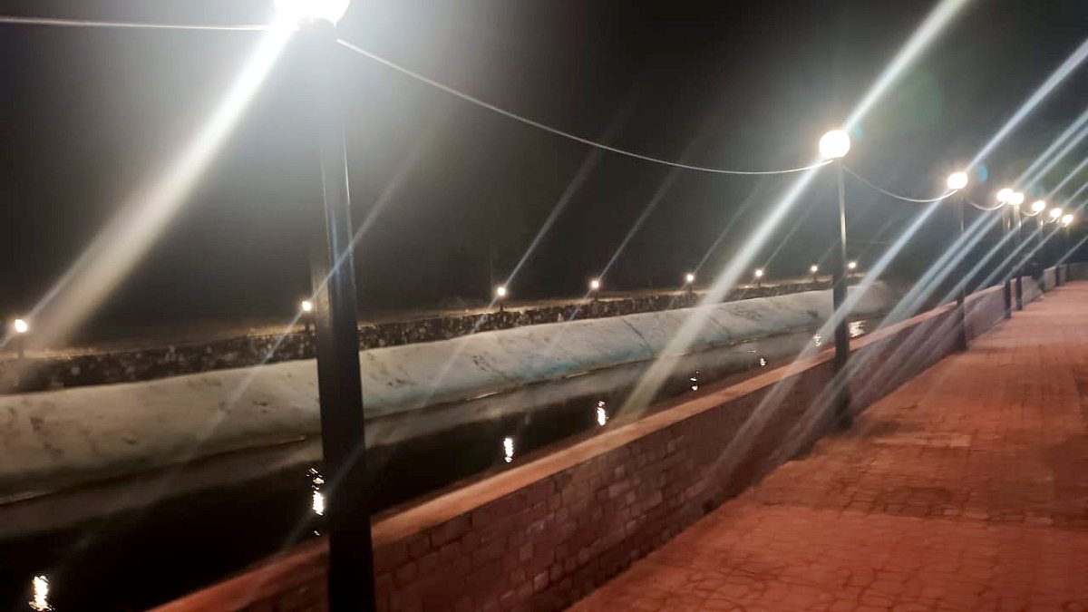 Lamps along the promenade